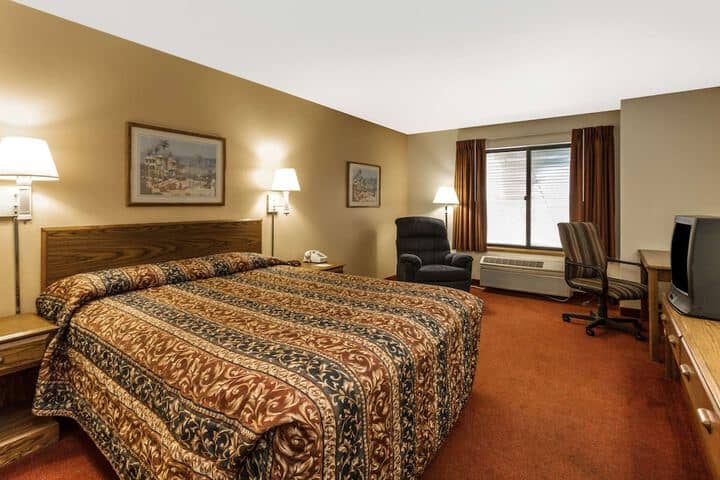 Room 17 of 44