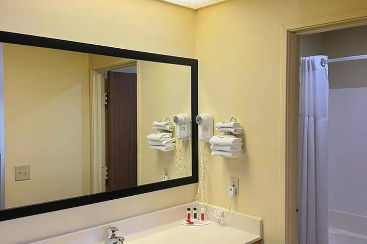 Room 16 of 44